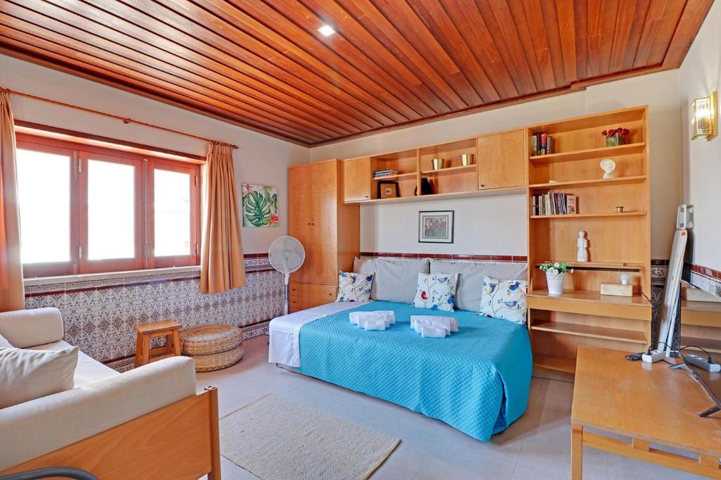 Monte Gordo Beach View by Homing room 2
