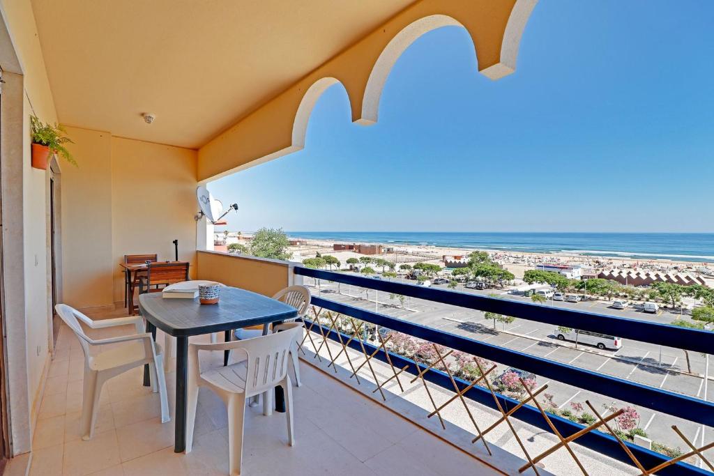 Monte Gordo Beach View by Homing room 3